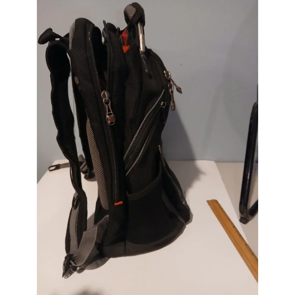 SWISS GEAR Synergy Pro 16 inch Laptop Backpack Black & Gray